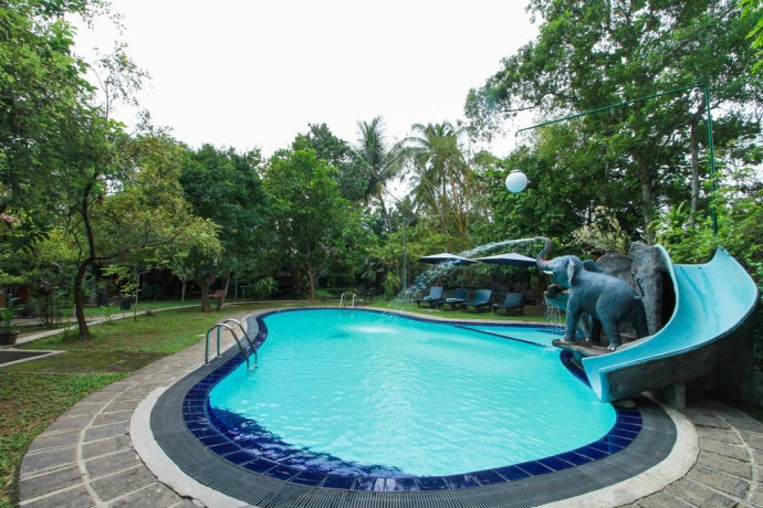 colonial-villa-with-pool-big-1