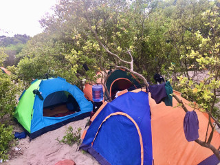 Baththalangunduwa Island Camping