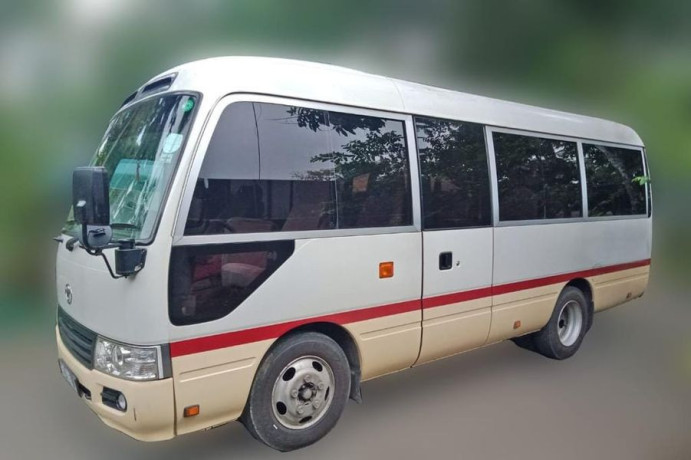 luxury-bus-service-for-nuwara-eliya-weekend-trip-big-0