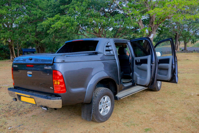 toyota-hilux-for-hire-big-0