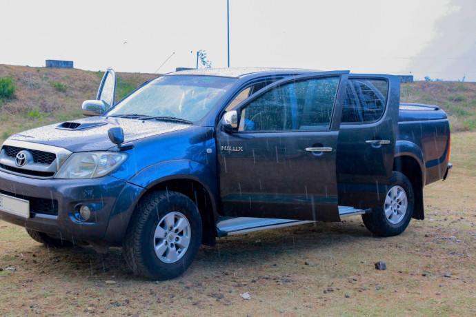 toyota-hilux-for-hire-big-1