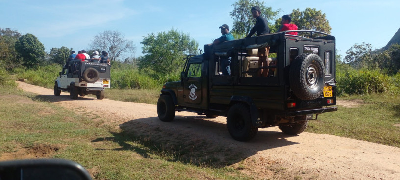 habarana-prasad-jeep-safari-big-0