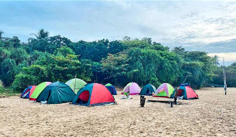 camping-at-unawatuna-sri-lanka-big-1