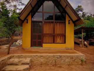 Rainforest clay cabin in Deniyaya