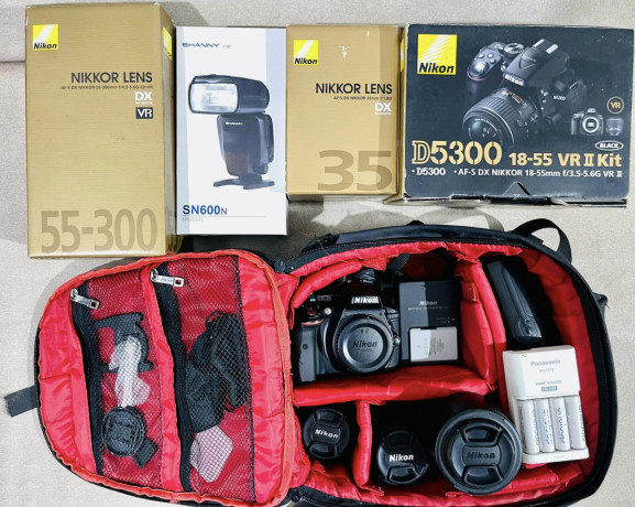 canon-camera-and-backpack-big-0